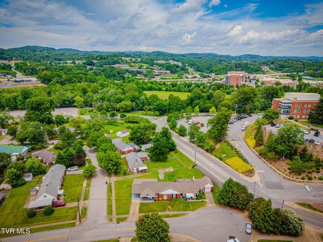 247 Cherokee Village Drive, Kingsport, TN 37660