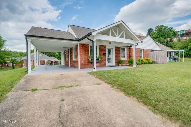 247 Cherokee Village Drive, Kingsport, TN 37660