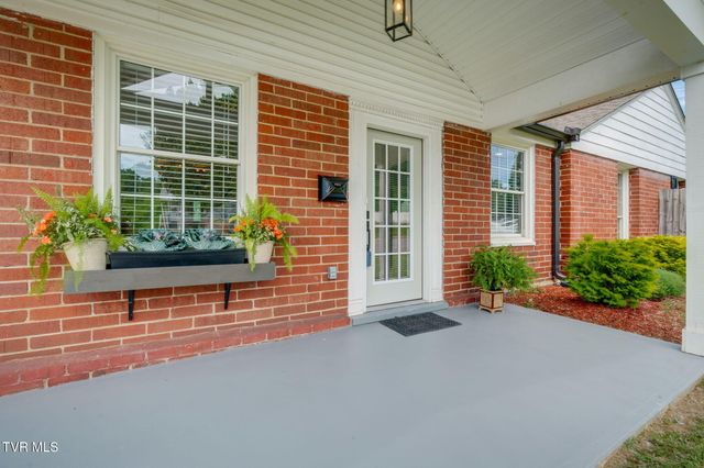 247 Cherokee Village Drive, Kingsport, TN 37660