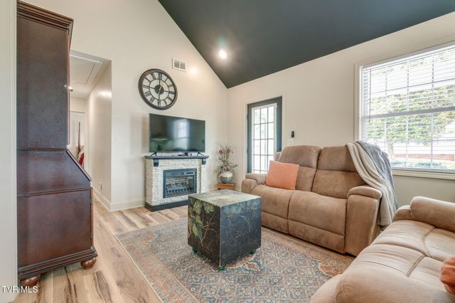 247 Cherokee Village Drive, Kingsport, TN 37660