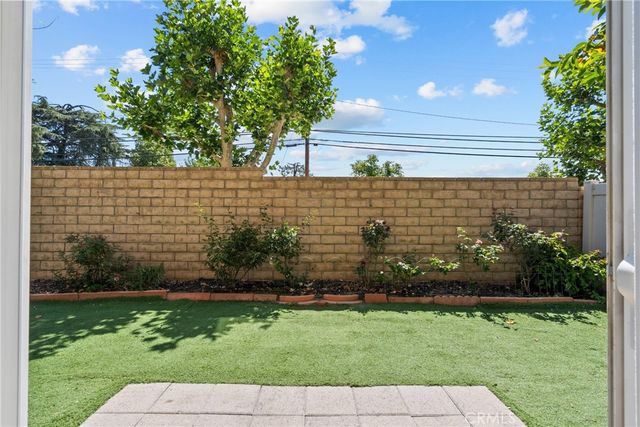 9427 Lemona Avenue 20, North Hills, CA 91343