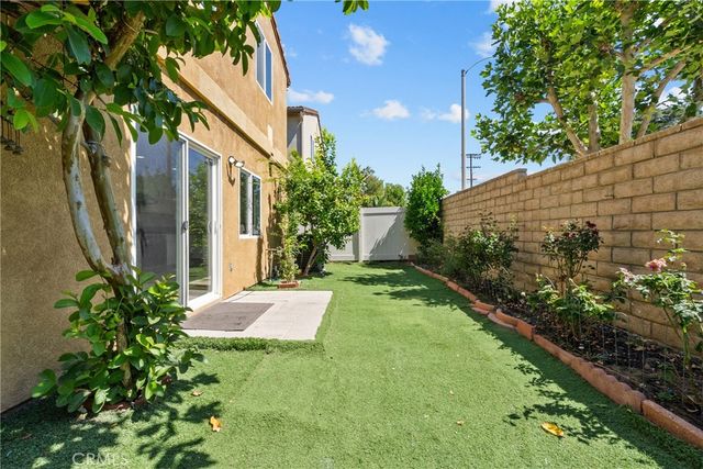 9427 Lemona Avenue 20, North Hills, CA 91343