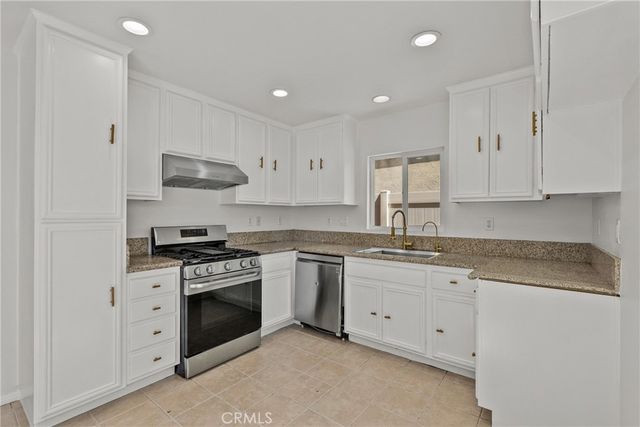 9427 Lemona Avenue 20, North Hills, CA 91343