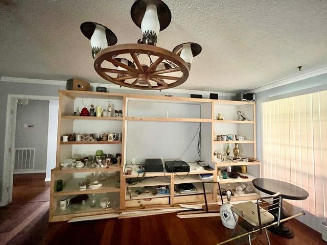 13595 Leaning Oaks Drive, Beaumont, TX 77713