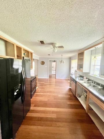 13595 Leaning Oaks Drive, Beaumont, TX 77713