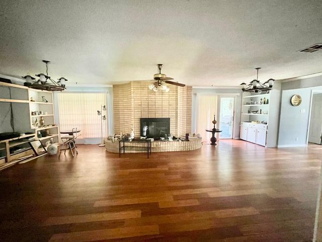 13595 Leaning Oaks Drive, Beaumont, TX 77713