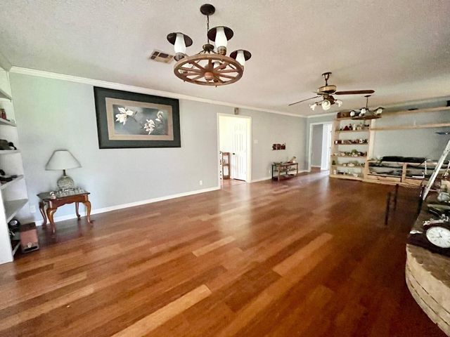 13595 Leaning Oaks Drive, Beaumont, TX 77713