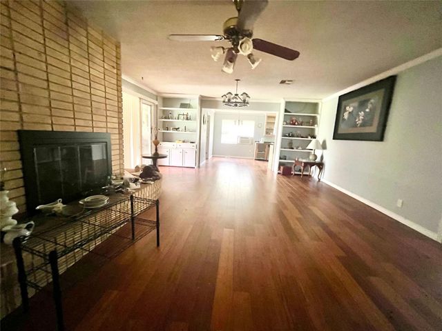 13595 Leaning Oaks Drive, Beaumont, TX 77713