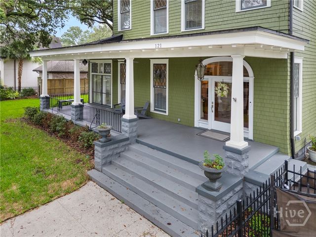 121 E Victory Drive, Savannah, GA 31405