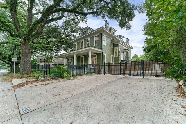 121 E Victory Drive, Savannah, GA 31405