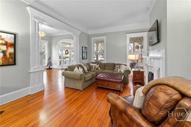 121 E Victory Drive, Savannah, GA 31405