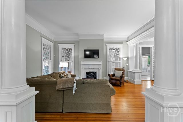 121 E Victory Drive, Savannah, GA 31405