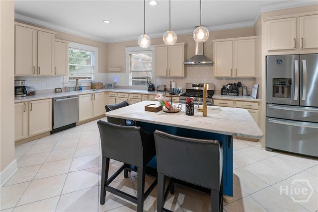 121 E Victory Drive, Savannah, GA 31405