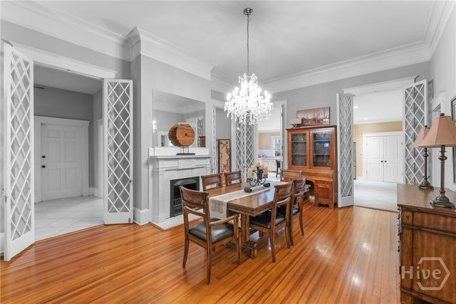 121 E Victory Drive, Savannah, GA 31405