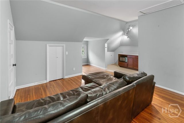 121 E Victory Drive, Savannah, GA 31405