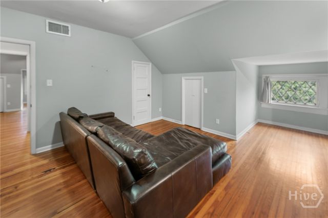 121 E Victory Drive, Savannah, GA 31405