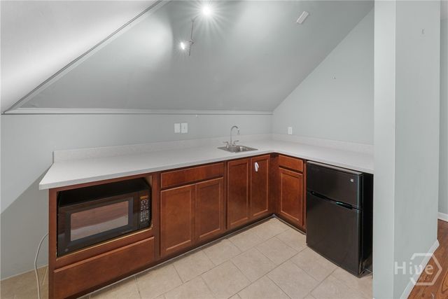 121 E Victory Drive, Savannah, GA 31405