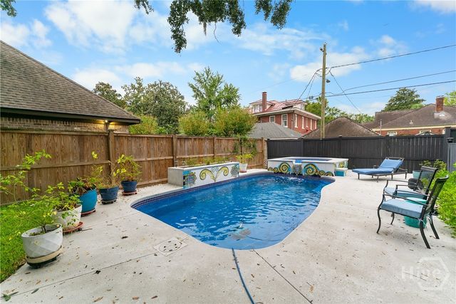 121 E Victory Drive, Savannah, GA 31405