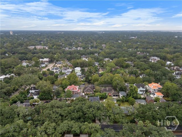 121 E Victory Drive, Savannah, GA 31405