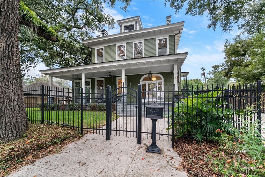 121 E Victory Drive, Savannah, GA 31405