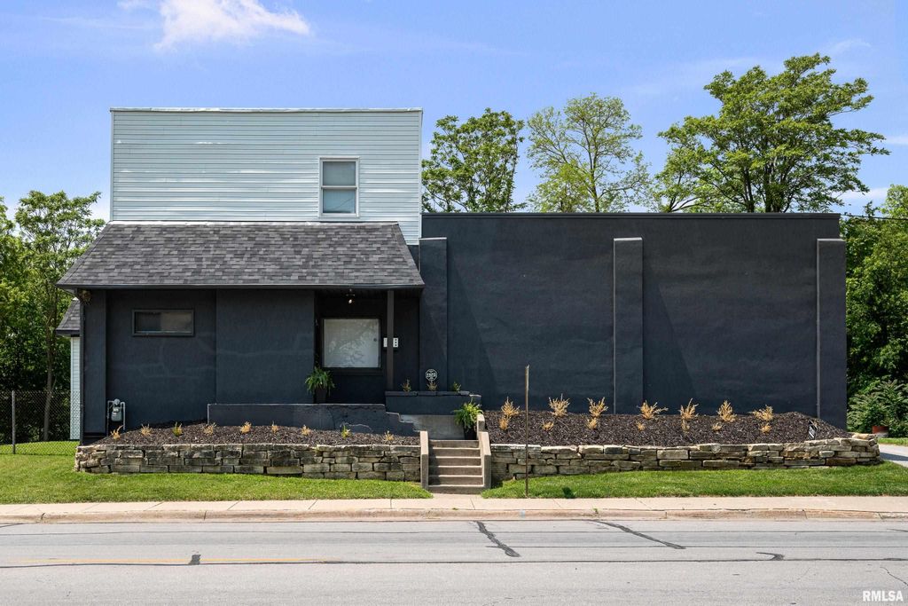 2400 24TH Street, Rock Island, IL 61201