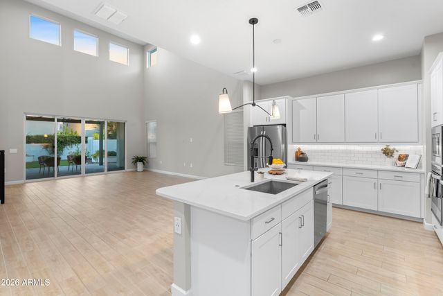 5131 E VILLAGE Drive, Scottsdale, AZ 85254