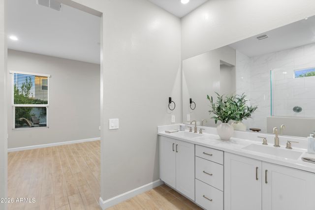 5131 E VILLAGE Drive, Scottsdale, AZ 85254