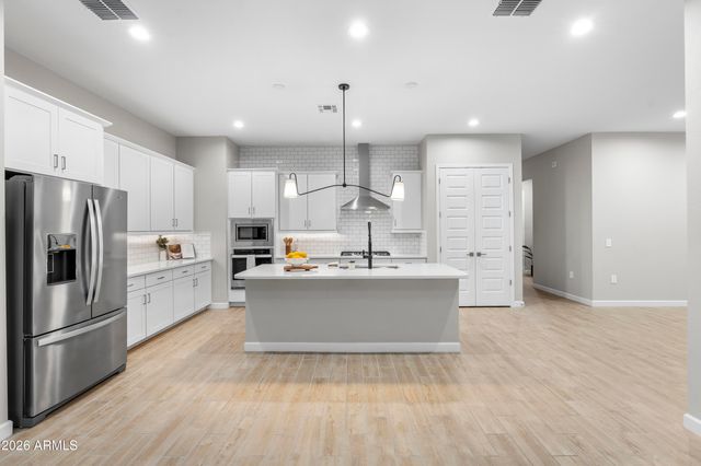 5131 E VILLAGE Drive, Scottsdale, AZ 85254