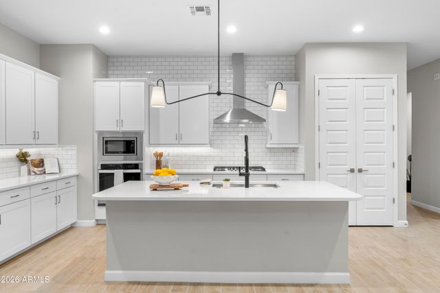 5131 E VILLAGE Drive, Scottsdale, AZ 85254