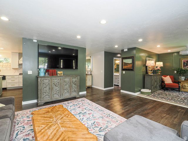 12166 S FAIRWAY CIR, Sandy, UT 84092