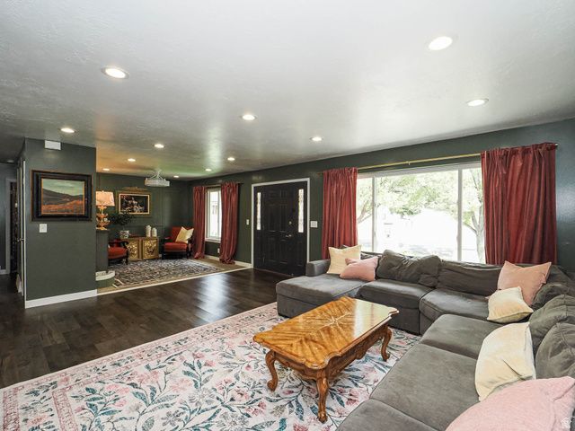 12166 S FAIRWAY CIR, Sandy, UT 84092