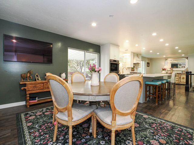 12166 S FAIRWAY CIR, Sandy, UT 84092