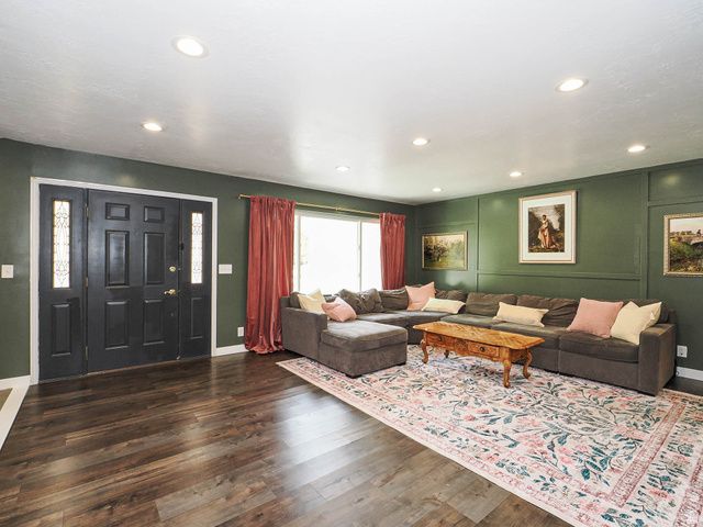12166 S FAIRWAY CIR, Sandy, UT 84092
