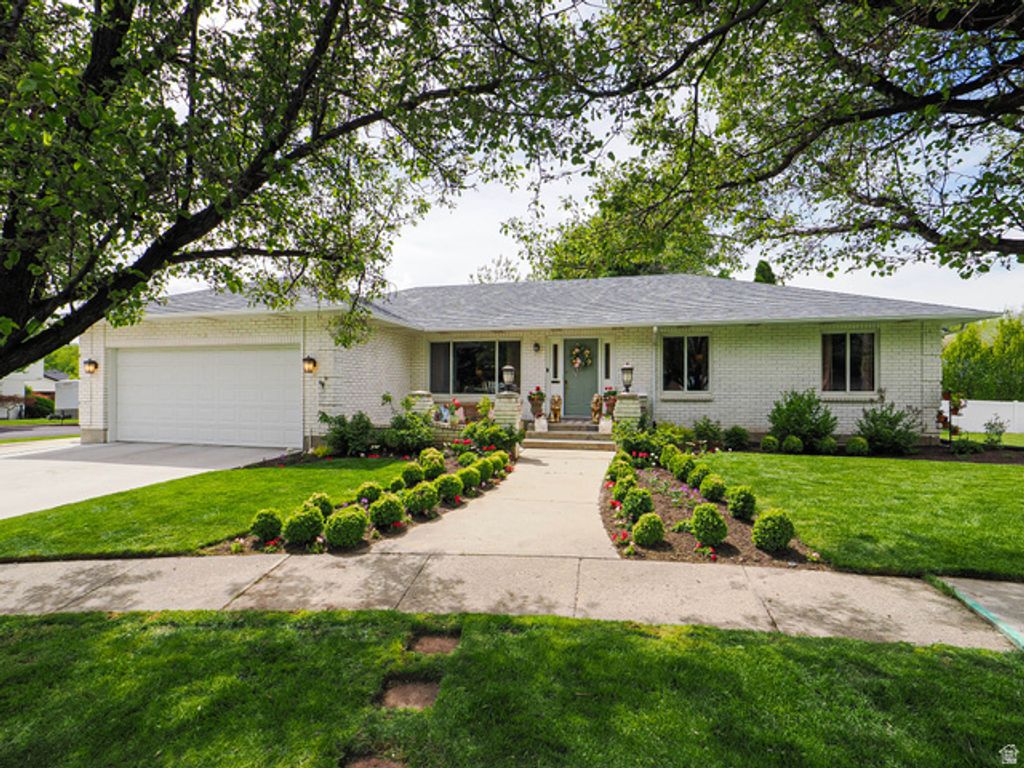 12166 S FAIRWAY CIR, Sandy, UT 84092