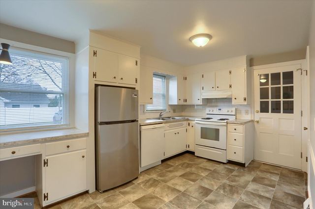 1515 ESBENSHADE RD, Lancaster, PA 17601