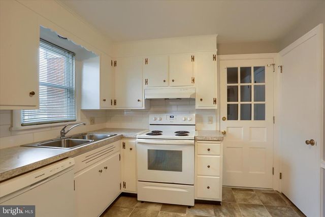 1515 ESBENSHADE RD, Lancaster, PA 17601