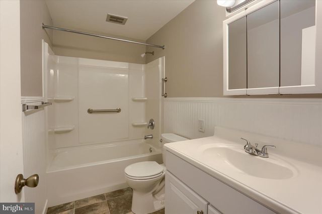 1515 ESBENSHADE RD, Lancaster, PA 17601