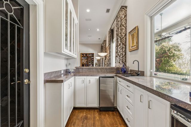 14900 Winnwood Road, Addison, TX 75254