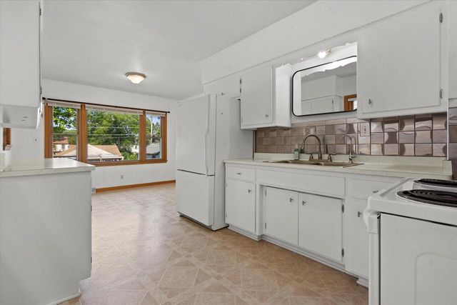 2357 S 77th STREET, West Allis, WI 53219