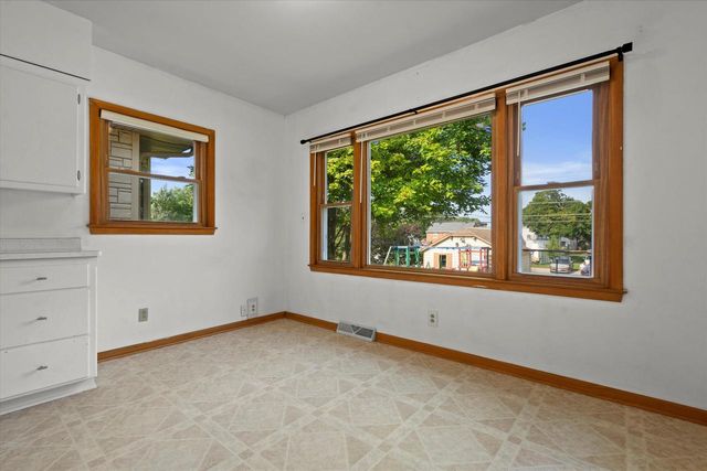 2357 S 77th STREET, West Allis, WI 53219