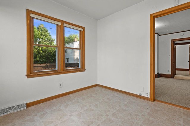 2357 S 77th STREET, West Allis, WI 53219