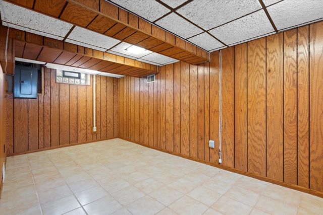 2357 S 77th STREET, West Allis, WI 53219