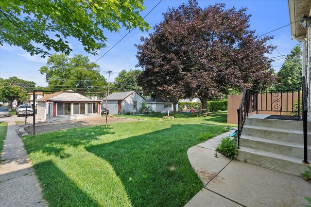 2357 S 77th STREET, West Allis, WI 53219