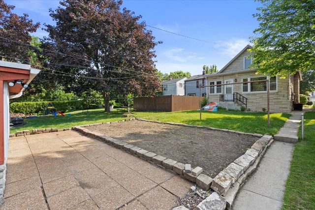 2357 S 77th STREET, West Allis, WI 53219
