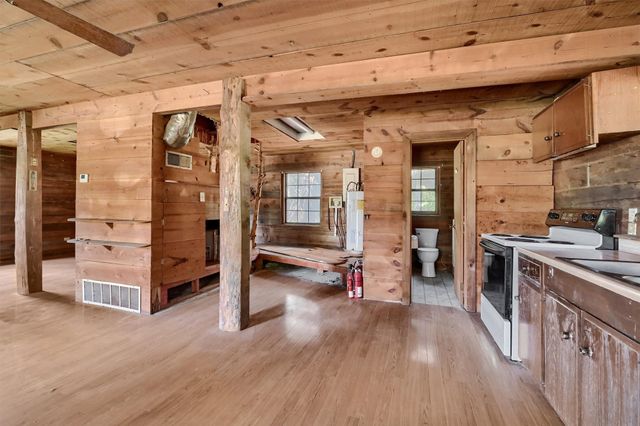 221 Clayton Drive, Pottsboro, TX 75076