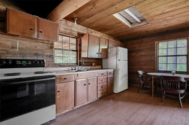 221 Clayton Drive, Pottsboro, TX 75076