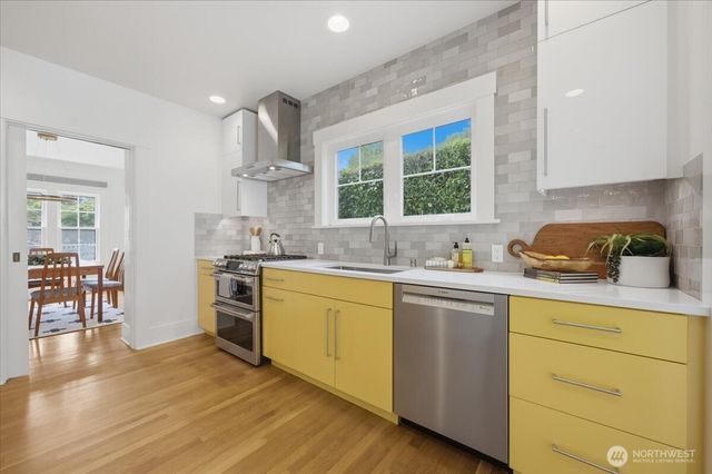 1902 NE 73rd Street, Seattle, WA 98115