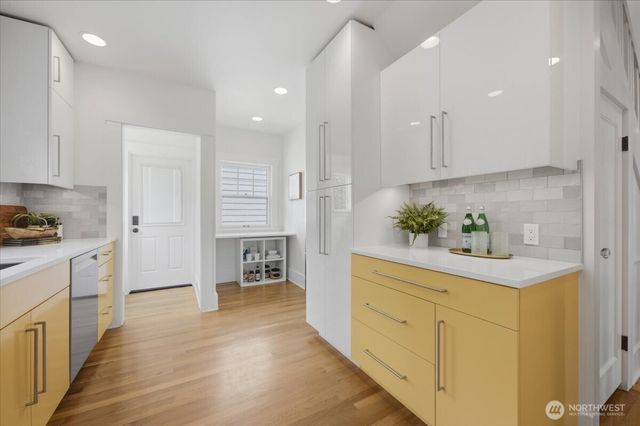 1902 NE 73rd Street, Seattle, WA 98115