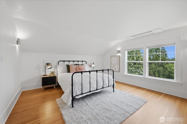 1902 NE 73rd Street, Seattle, WA 98115