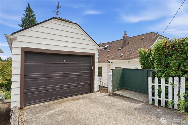 1902 NE 73rd Street, Seattle, WA 98115